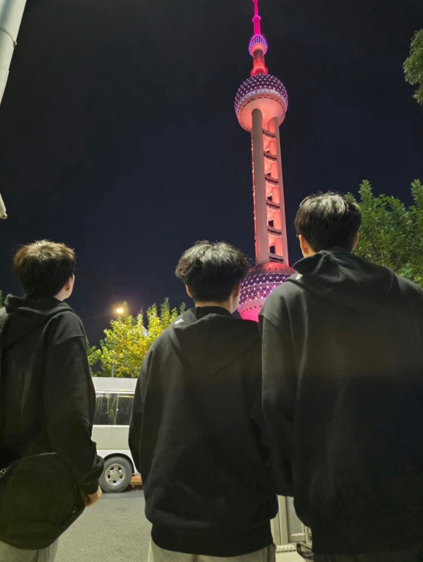 Showmaker和Ghost、Lucid一起去外滩打卡